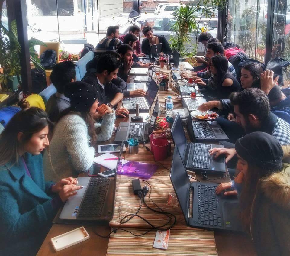 Sosyal ağlara "Ayneen" devam
bit.ly/1SH3pzI
#sosyalmedya #PazarGünleriBen