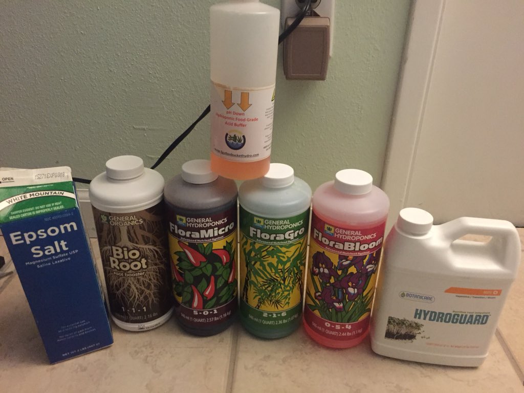 RandomGuyR6's tweet image. My #hydroponic nutrients. #generalhydroponics @GenHydro