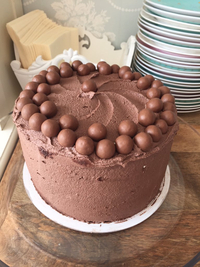 fleur_dethe's tweet photo. What are you doing today, we are serving delicious cakes and cream teas! https://t.co/hqhmdxRYJw