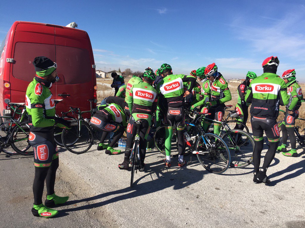 Beslenme zamanı herkez cenk e saldırıyor @torkucikolata <a href="/CunarMehmet/">Mehmet Çınar</a> <a href="/maviimek/">cenk</a> <a href="/enes1talha/">Enes Talha Ay</a> <a href="/ahmetakdilek/">Ahmet Akdilek</a> <a href="/fatihk_42/">fatihkeleş</a>