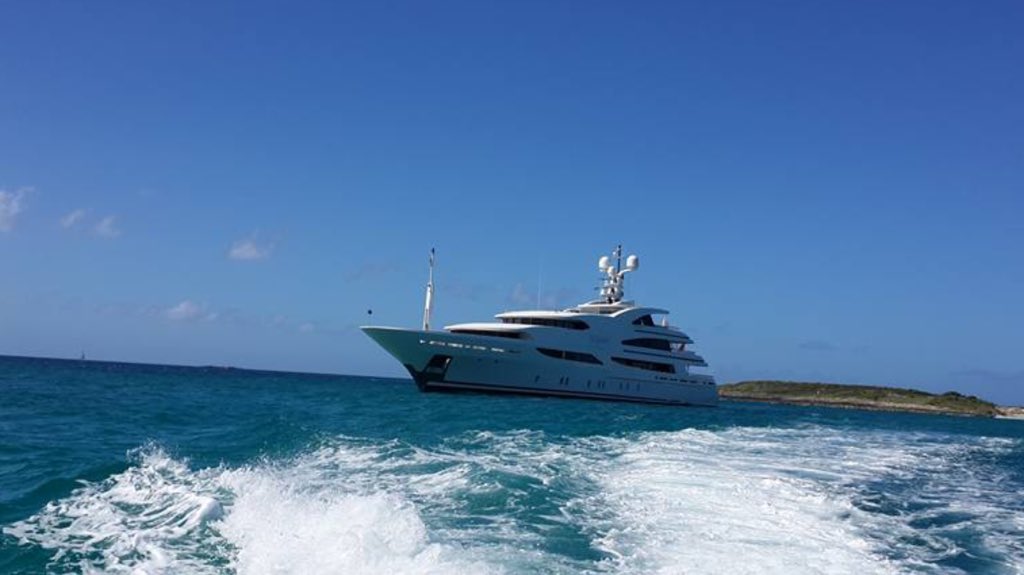 StDavidYacht's tweet photo. A great photo of us at ⚓️ in @AnguillaTourism. #yacht #superyacht #tender https://t.co/I0fFh7bZeS