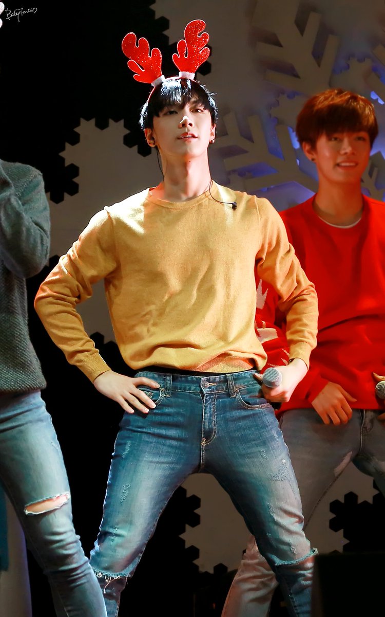 Jingle Bell Rock 젤 좋아!!!>0<귀여워 #Ten #텐 imglf0.nosdn.127.net/img/L0h5bHpUaD…