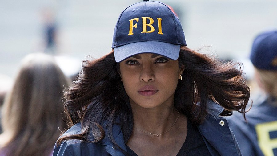 LifeOMedia's tweet image. Priyanka Chopra Wins People’s Choice Award for ‘Quantico’ shar.es/16kXHk 
#Filmography #LOM