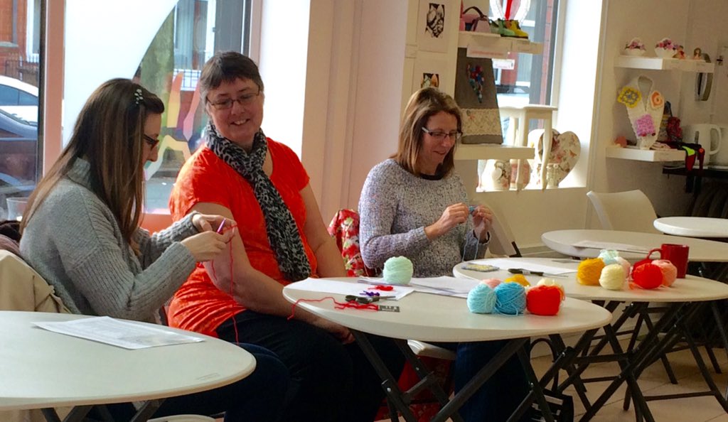 craftyfingersuk's tweet photo. Up early and its beginners crochet with a cuppa☕️ @sally_coomber Relaxing! https://t.co/RQvGERlGMU