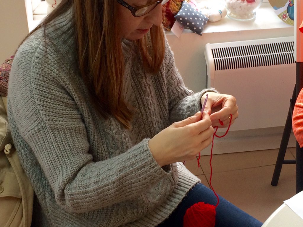 craftyfingersuk's tweet photo. Up early and its beginners crochet with a cuppa☕️ @sally_coomber Relaxing! https://t.co/RQvGERlGMU
