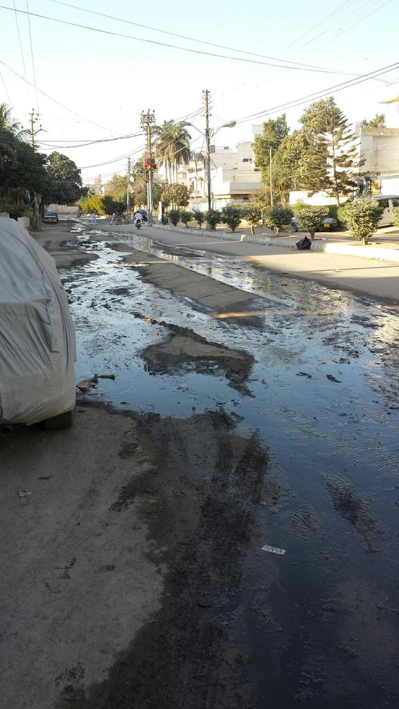 sarahraza1's tweet photo. It's been more thn a mnth since the stagnant water is there in Blk-10 #GulshanIqbal
#FixitApp
#Karachi
#SupportFixit https://t.co/YHgV5U6A2G