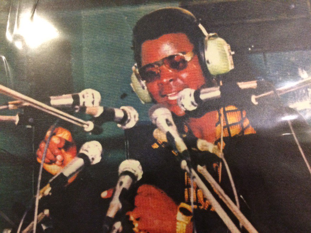 dailybreadmusic's tweet image. How many mics does he rip on the daily? #manymany