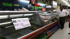 GegeRpz's tweet photo. #SupermercadosVacios mientras Ministros Rojos y Boliburgueses hacen mercado en ARUBA en aviones de PDVSA! https://t.co/MnPmT5WtlK