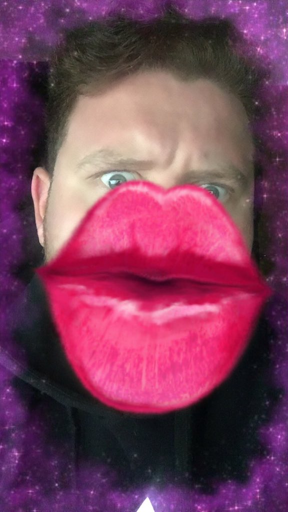 Behzinga's tweet image. Got a kiss