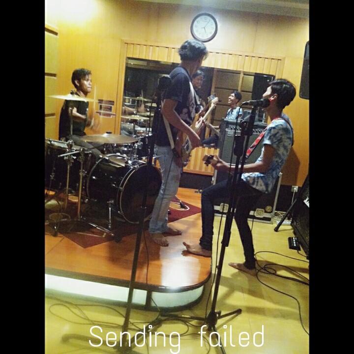 sendingfailedSF's tweet photo. Latihan band / brifing sending failed https://t.co/Pjd9jMurp9
