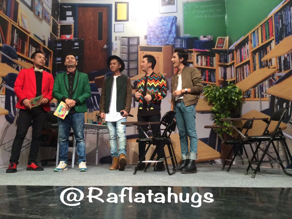 RT"<a href="/MYRAFLATAHUGS/">RAFLATAHUGS</a>: Yuk stay di @HappyShowTTV. Sudah ada coco <a href="/rafaell_16/">Raphael</a> #RafaelAtHappyshowTTV "