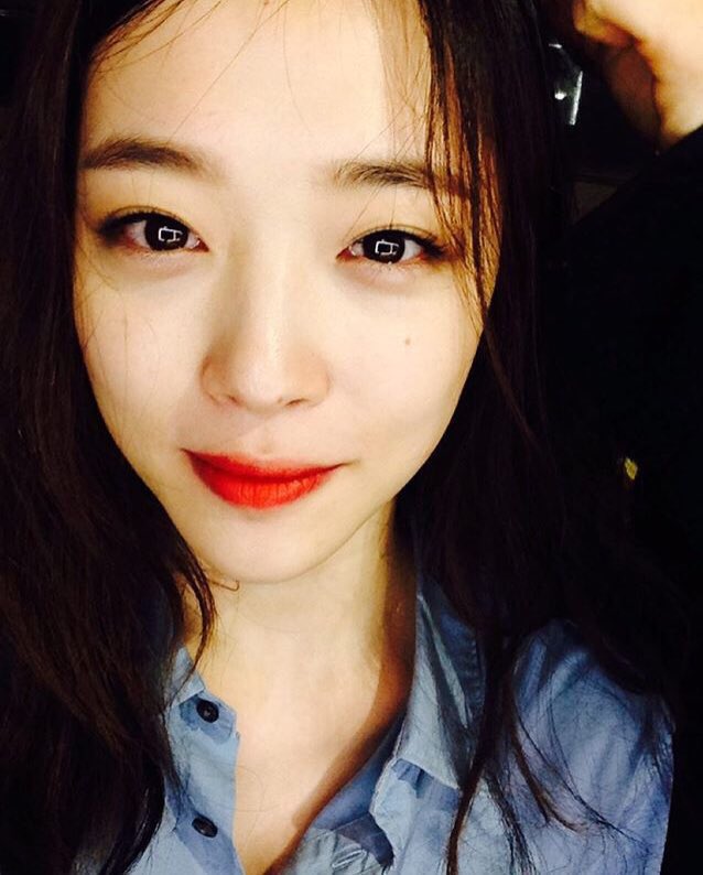 seoulris's tweet photo. My gf just texted me photos from work aw 👭 https://t.co/8WvfKYI9Ki