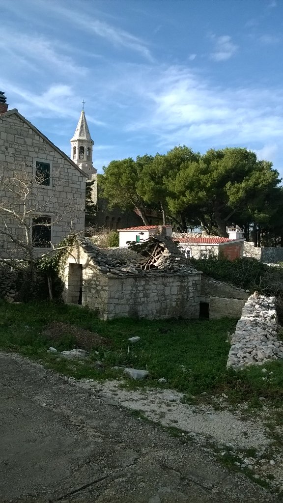 Rakugarden's tweet photo. It feels more like spring in Povlja today #rakugarden #croatia #happysunday #brac https://t.co/ZgqvYbCHup