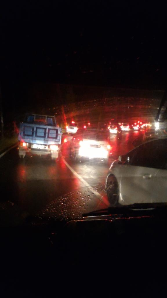 "20.08: RT <a href="/nayndar/">nayndar</a>: Leles-Garut menuju Bdg macet total arah sebaliknya lancar "