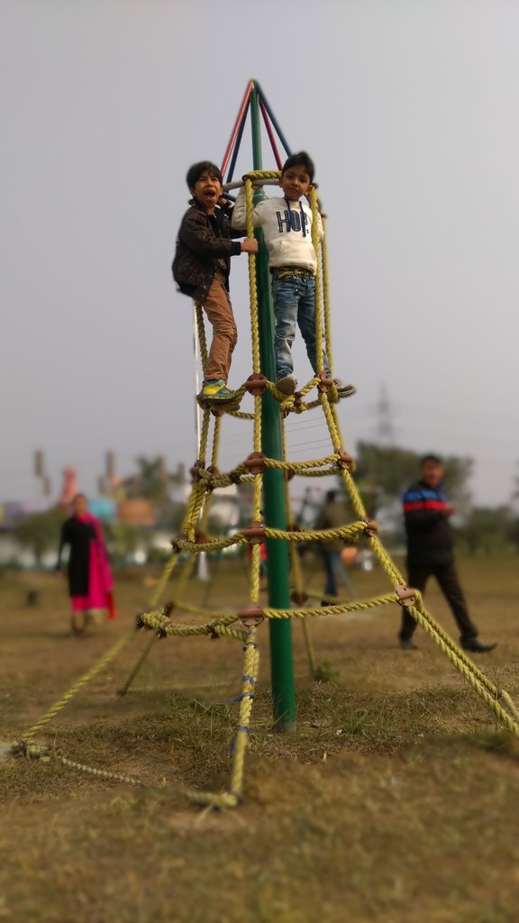 neelgaganslg's tweet photo. @htc @HTC_IN Fun Masti Picnic 2016 with kids & friends & family #HtcOneM8eye #Ufocus Brilliant device #BeBrilliant 😎 https://t.co/SzIxPgYTom