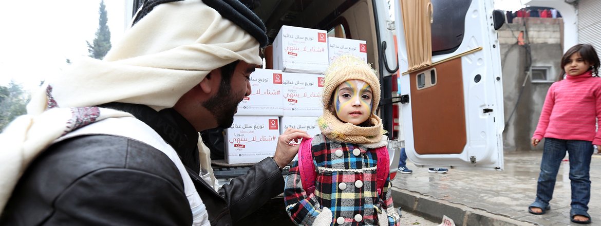 10000 لاجئ سوري استفاد من السلل الغذائية  كما استفادت عدد من المشافي ودور الاستشفاء منها
bit.ly/1SHiotq