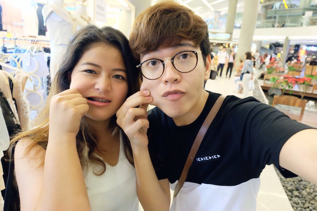 iconnnz's tweet photo. แว่นใหม่รับเทอมใหม่คริ วันนี้พี่มาในธีมดึงหน้าเพราะยิ้มไม่ได้แล้วจ้า 🤓 @mrmock_brand https://t.co/mpILpgUa7E