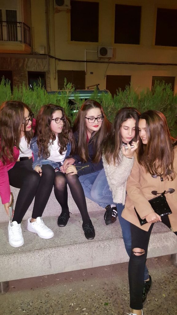 Valeriiiiii1's tweet photo. Os amo💘 @irenecilla15 @_ElenaPalomares @andruu_navarro_ #Meeer https://t.co/j6rQgKSEQW