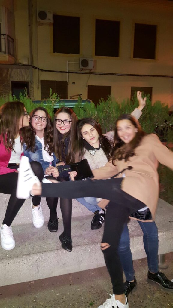 Valeriiiiii1's tweet photo. Os amo💘 @irenecilla15 @_ElenaPalomares @andruu_navarro_ #Meeer https://t.co/j6rQgKSEQW