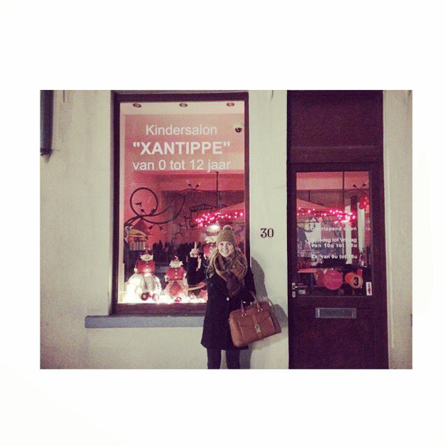 desmedtshelly's tweet photo. Pure #nostalgie in #Brugge toen ik hier passeerde! #Xantippe #kinderkapper https://t.co/M5oMIFa4JD