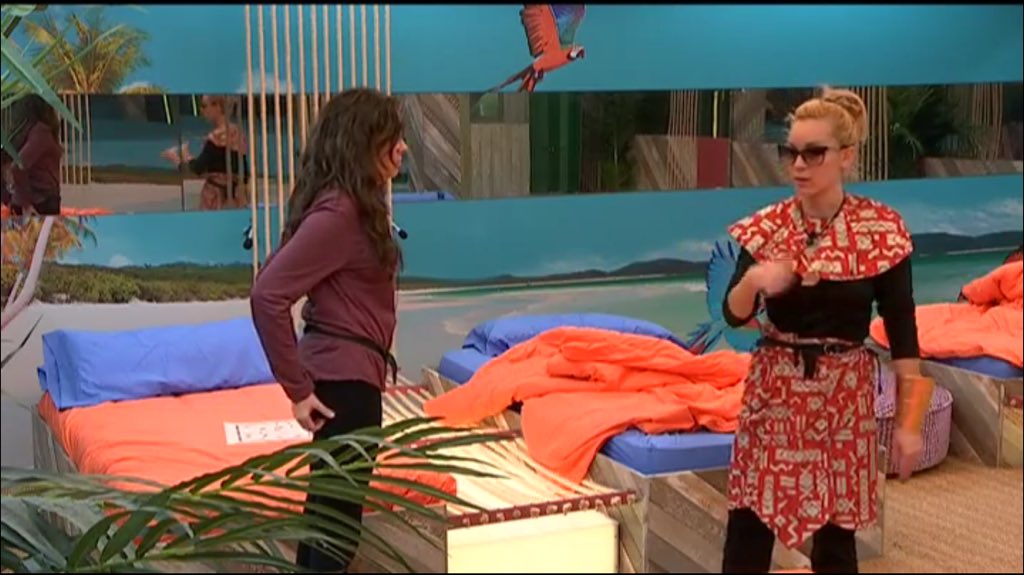 carlamarquez_cm's tweet photo. #GHVIPDirecto @BelenRoca_ Siempre currando👏😃👌🔝 Tú sí que vales amore❤️ #TeamBelen 👉RT👈 si piensas que es la mejor✨💭 https://t.co/nW0L5EpoNP