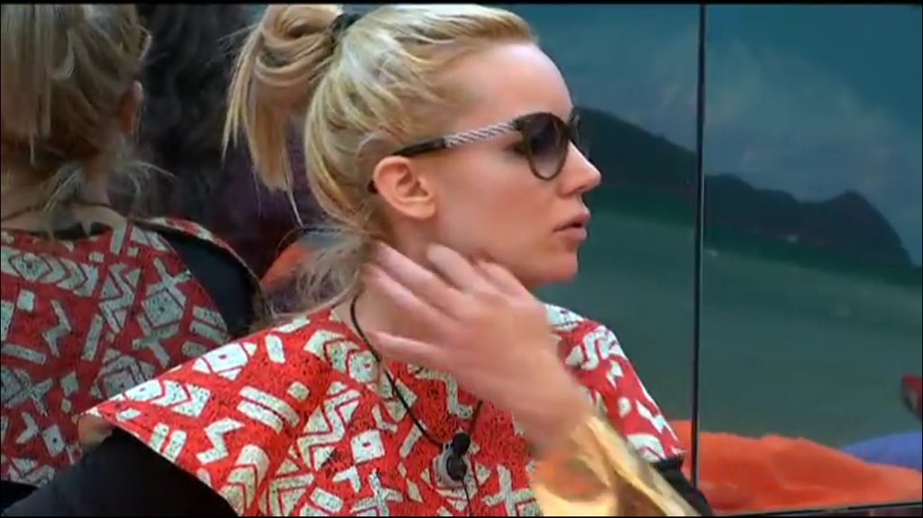 carlamarquez_cm's tweet photo. #GHVIPDirecto @BelenRoca_ Siempre currando👏😃👌🔝 Tú sí que vales amore❤️ #TeamBelen 👉RT👈 si piensas que es la mejor✨💭 https://t.co/nW0L5EpoNP