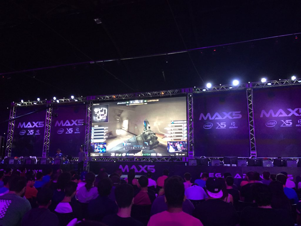 puloduploBR's tweet image. PD acompanhando as finais do #MAX5 de #CSGO! Depois traremos como foi. Acompanhe ao vivo - azubu.tv/x5tv