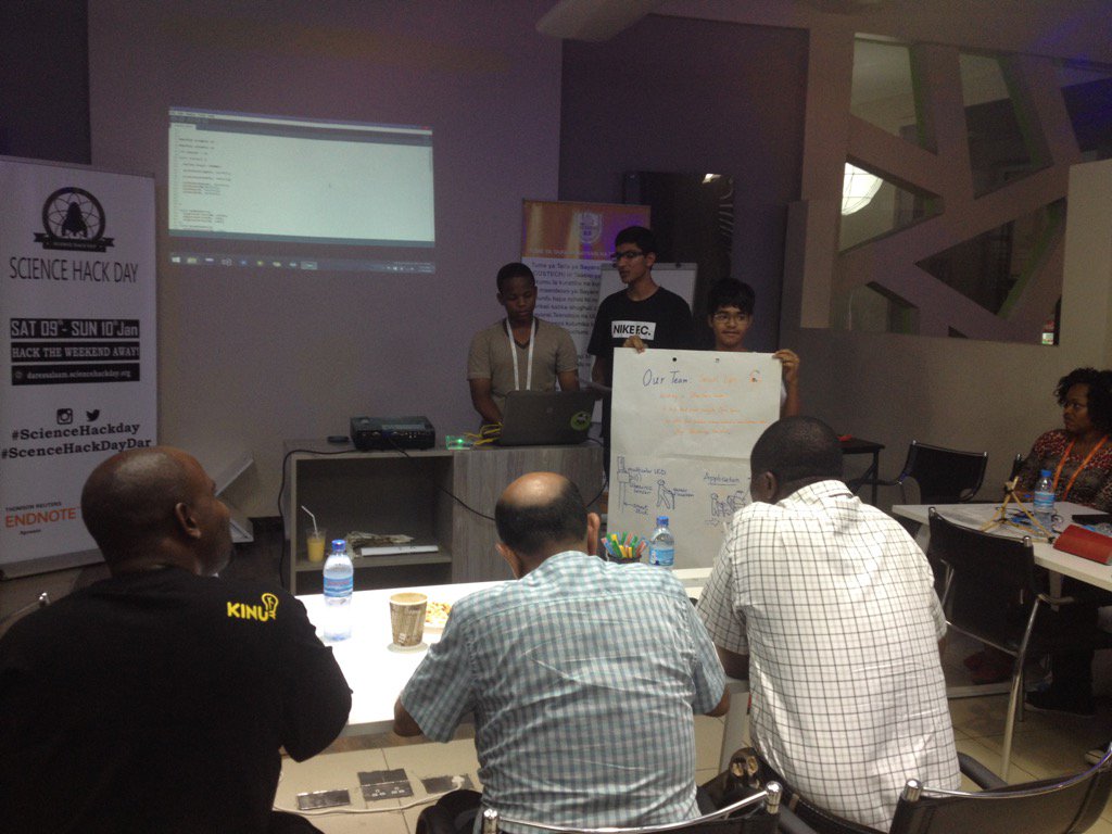 TheKINU's tweet photo. Smart Lyte built an application for yelping visually impaired people get around in unknown spaces #ScienceHackDayDar https://t.co/JieUqVmtMi