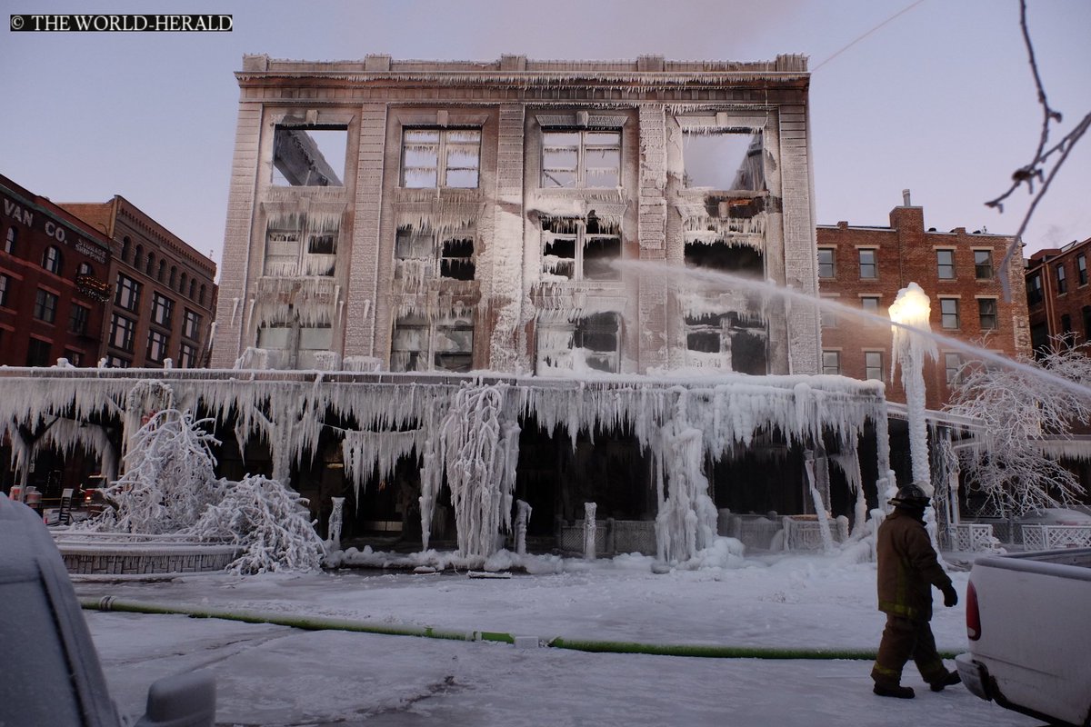 OWHnews's tweet image. As day breaks, the M's Pub building is standing, but gutted. Live updates and photos: on.omaha.com/1ZkC4Zi