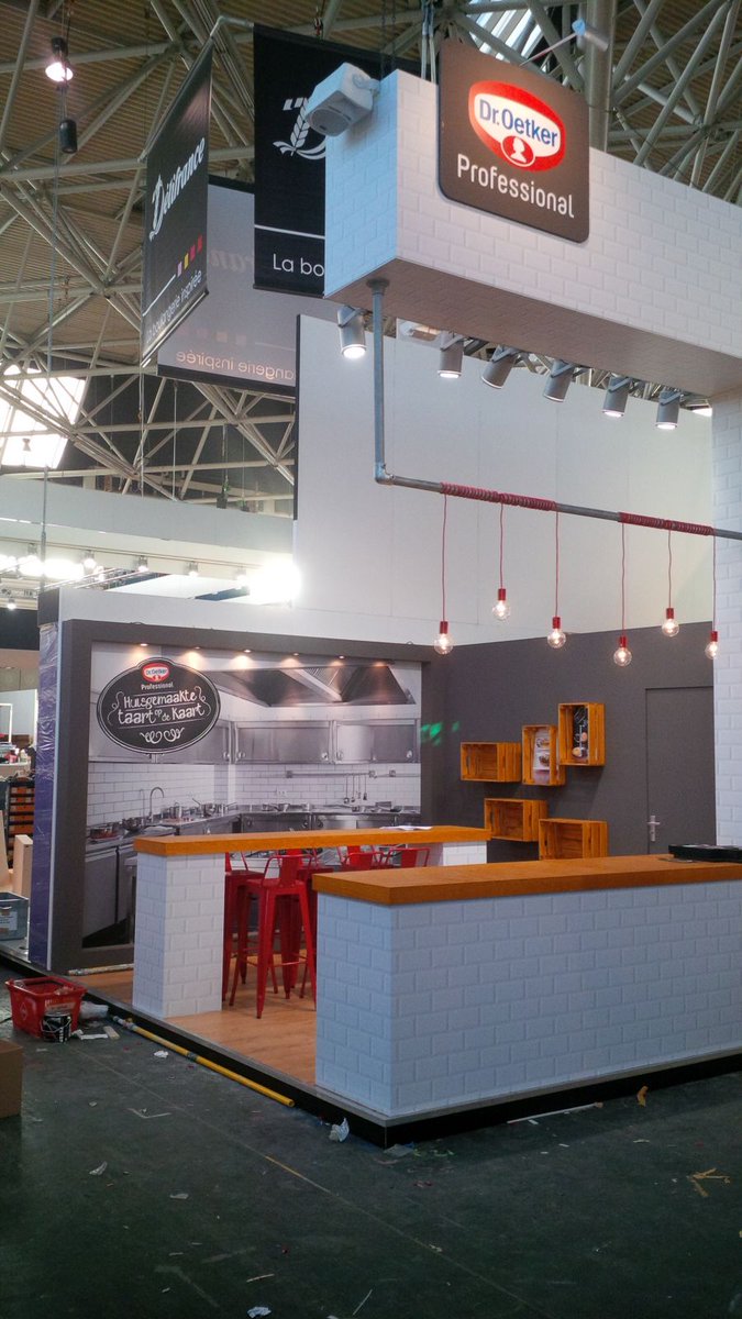 KoopmansProf's tweet image. Huisgemaakte taart op de kaart?! Bekijk de inspirerende recepten van #DidierBesnard op stand 11.621 #horecava.