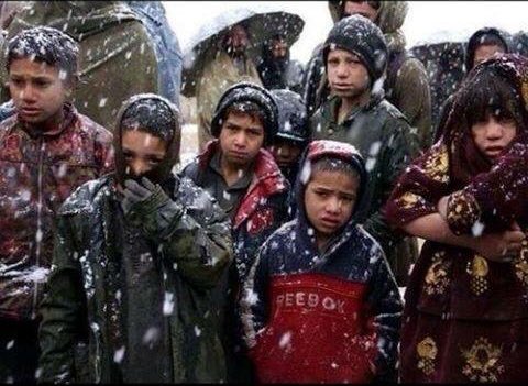 Pişirdiği yemeğin kokusunu aldı diye yemeğini komşusuyla paylaşan güzel insanlarımız vardı..