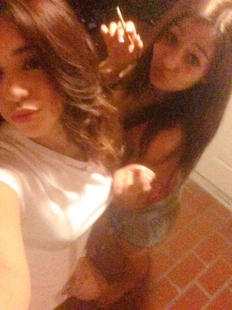 flvwlessxx's tweet photo. 😏😘😂😌 https://t.co/QyohWC92C9
