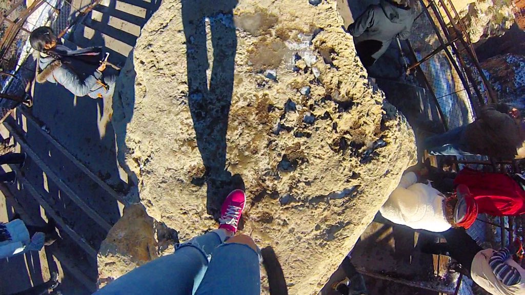 MHNLLZAJ's tweet photo. 12/28 Grand Canyonにいってきました💓 
標高が高いので、雪が積もっててすっごく寒かったです❄️
でも室内にお弁当を食べるスペースがなかったので外で凍えながら食べました笑 
飛行機からの眺めも最高だったな👍🏻 https://t.co/VK0eRSsNU1