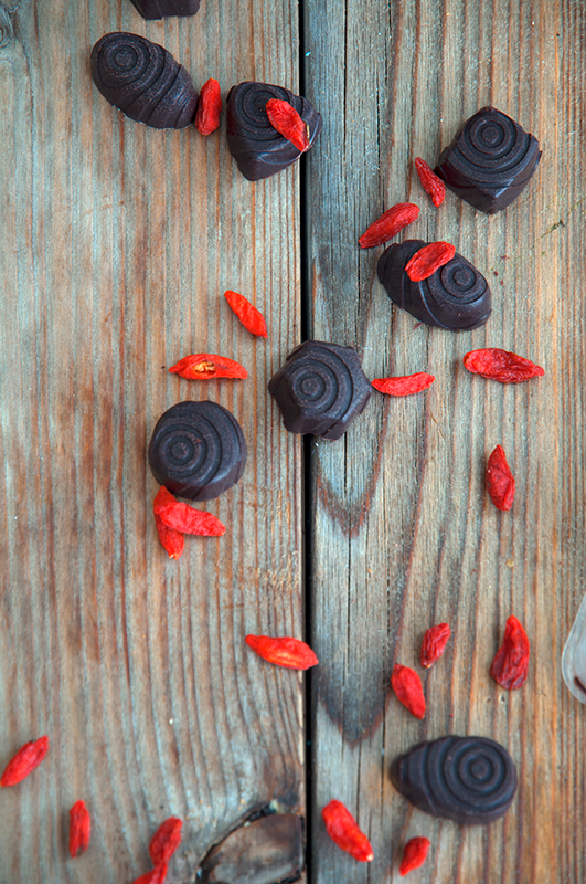 WabiFoodBlog's tweet photo. Raw maca - goji berry handmade little chocolates - Ωμοφαγικά χειροποίητα σοκολατάκια με μάκα και goji berries:

… https://t.co/Ptc55vEhDS
