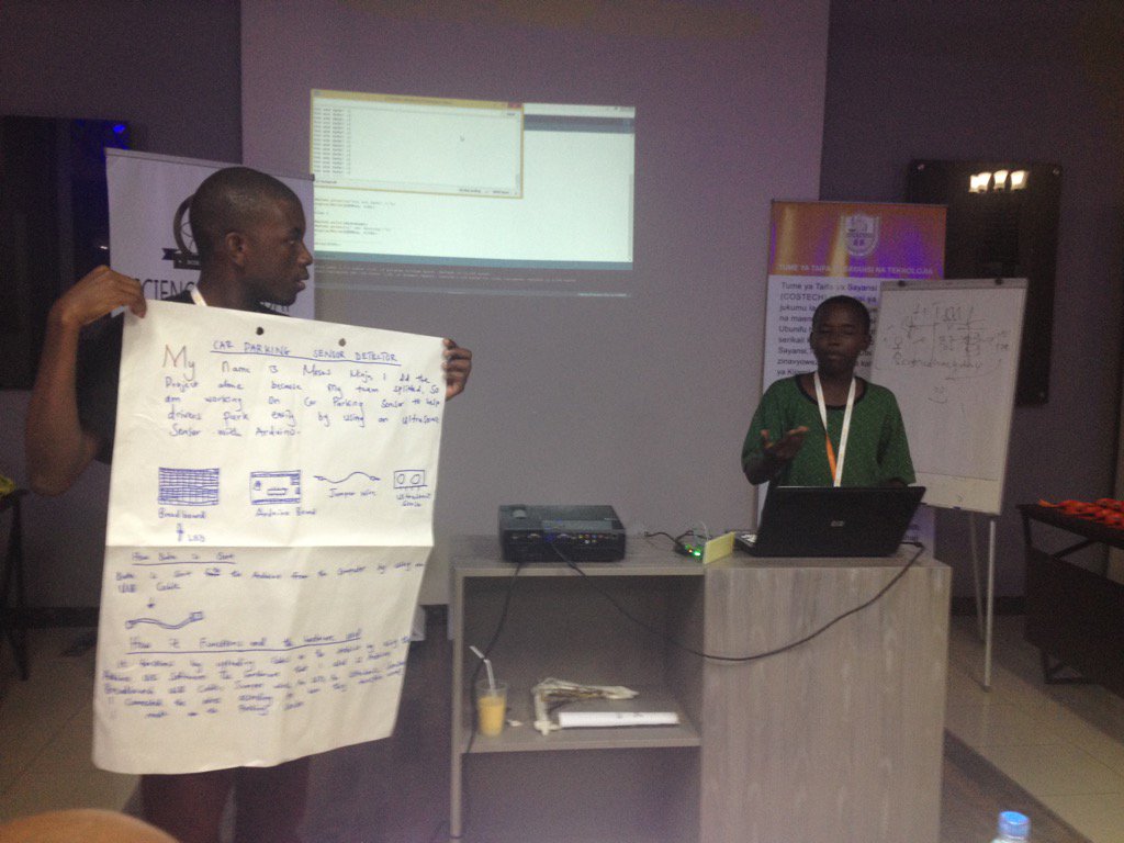 TheKINU's tweet photo. Another Form 1 student pitches! A car park sensor detector #ScienceHackDayDar @sciencehackday https://t.co/N01M83b7Dw