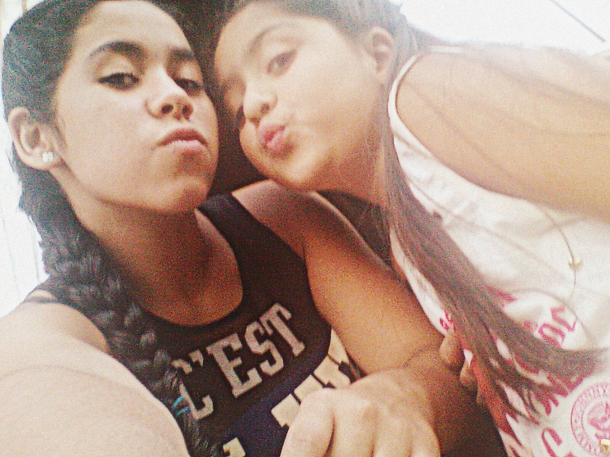 Camiinecuu's tweet photo. Quererte hermaniita :3 https://t.co/g3Hsk9Iulr
