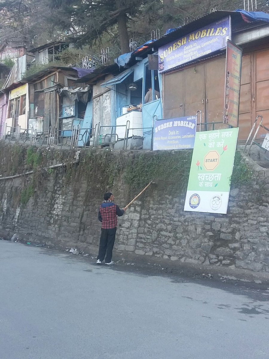 SwachhShimla's tweet photo. #MyCleanIndia @SwachhBharatGov Lakkar Bazar bus stand cleaning.. https://t.co/JFwbNfRxfS