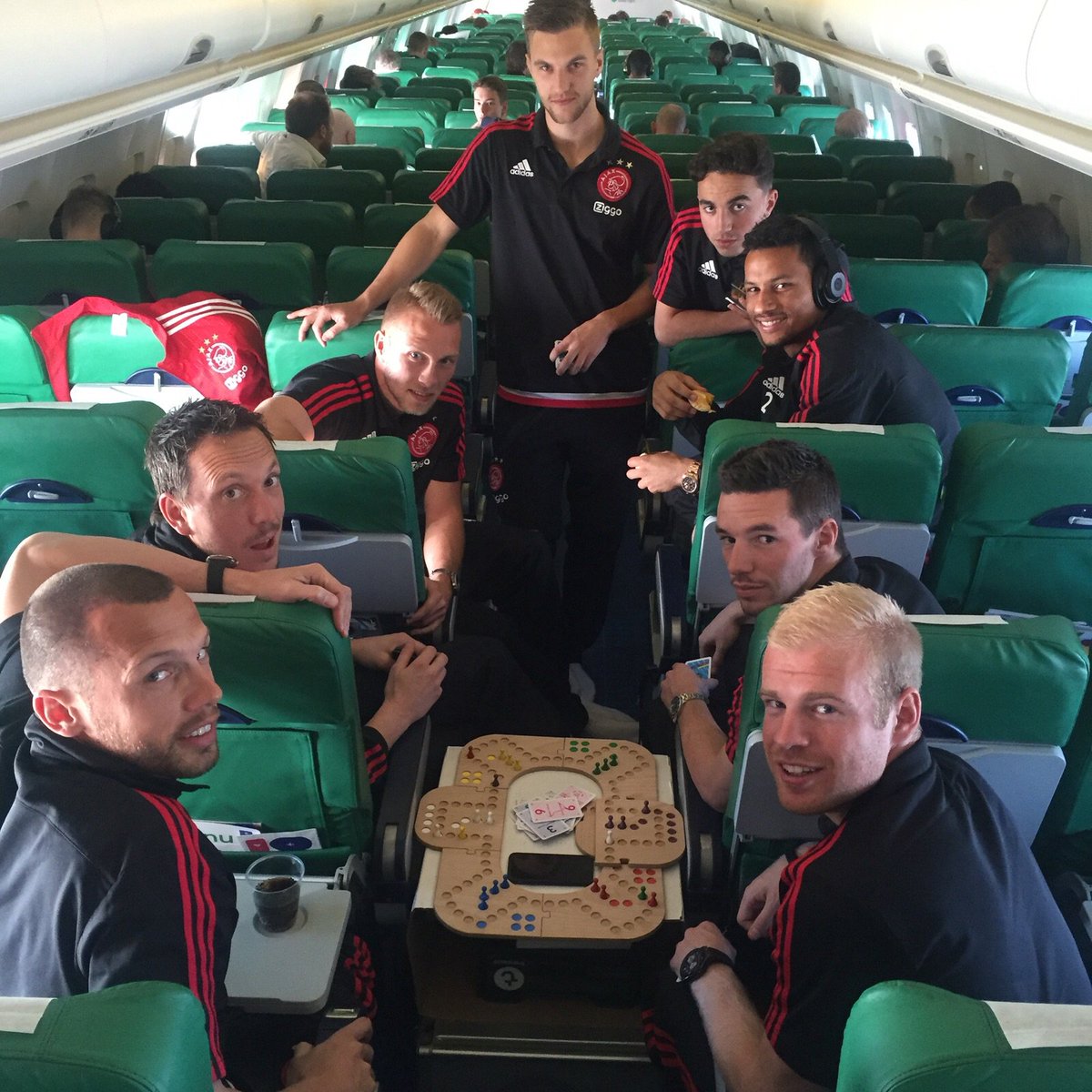 Na een goede en gezellige vlucht is #Ajax terug in Amsterdam!! ✈👍 #trainingskamp