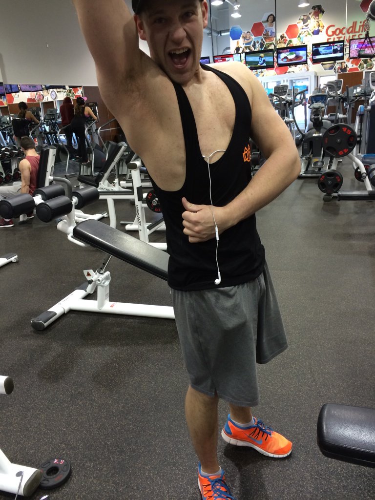 jamescallaway19's tweet photo. "Serratus is love, Serratus is life" #holdmyheadphoneswhileihitthisset https://t.co/wlC5pqvOFG