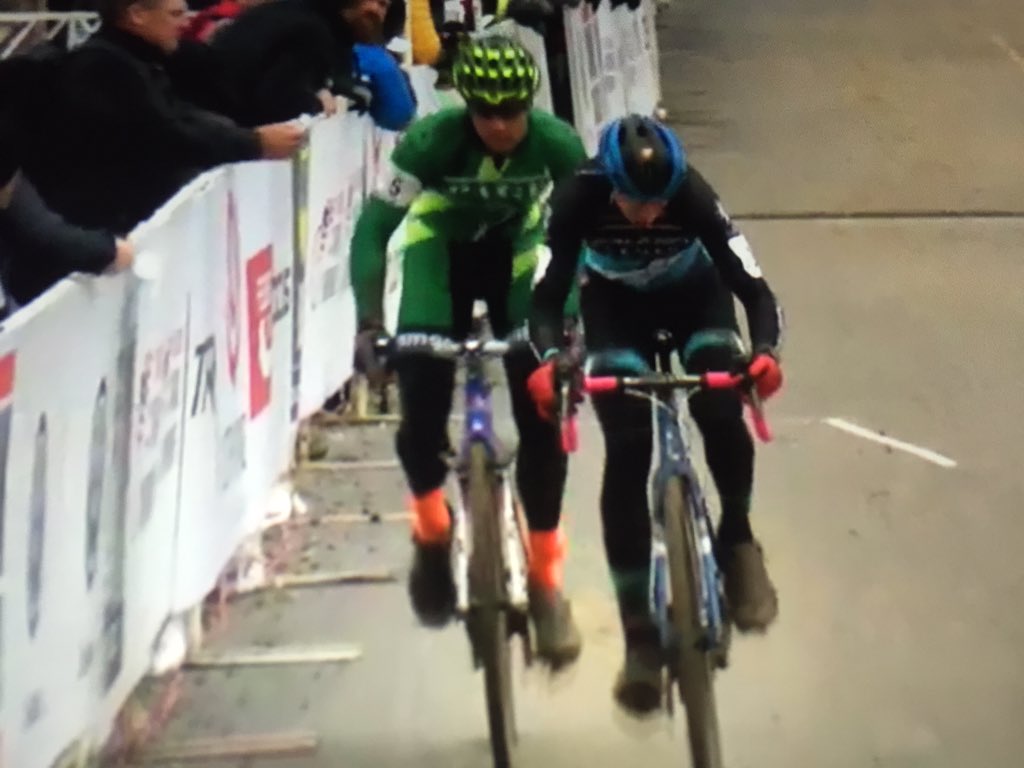 Scanachi's tweet image. @thejonathanpage fighting for 4th. #OutOfTheSaddle #CXNats2016 @AshevilleCX16