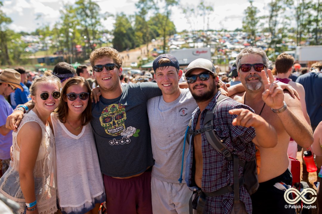 locknfestival's tweet photo. #SUNDAYFUNDAY at @locknfestival #LOCKN2015 https://t.co/MEAzRzHUuu