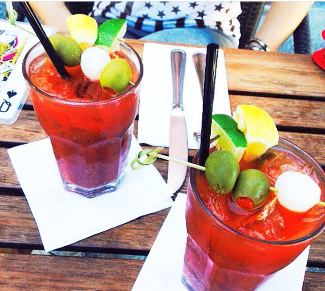 Good drinks. Good people. Good vibes. #r15bar #sacramento #sundayfunday #brunch #sacramento365 #cowtowneats
