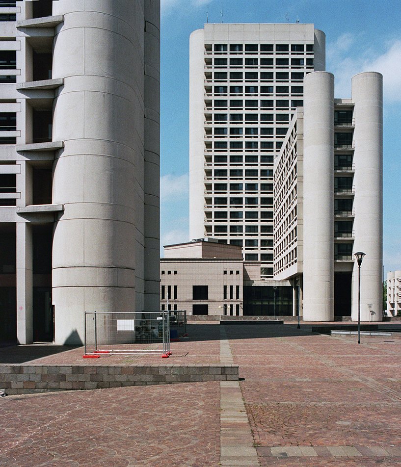 Firea District, Bologna, 1972
Kenzo Tange
—
paolomottadelli.tumblr.com/post/123545943…