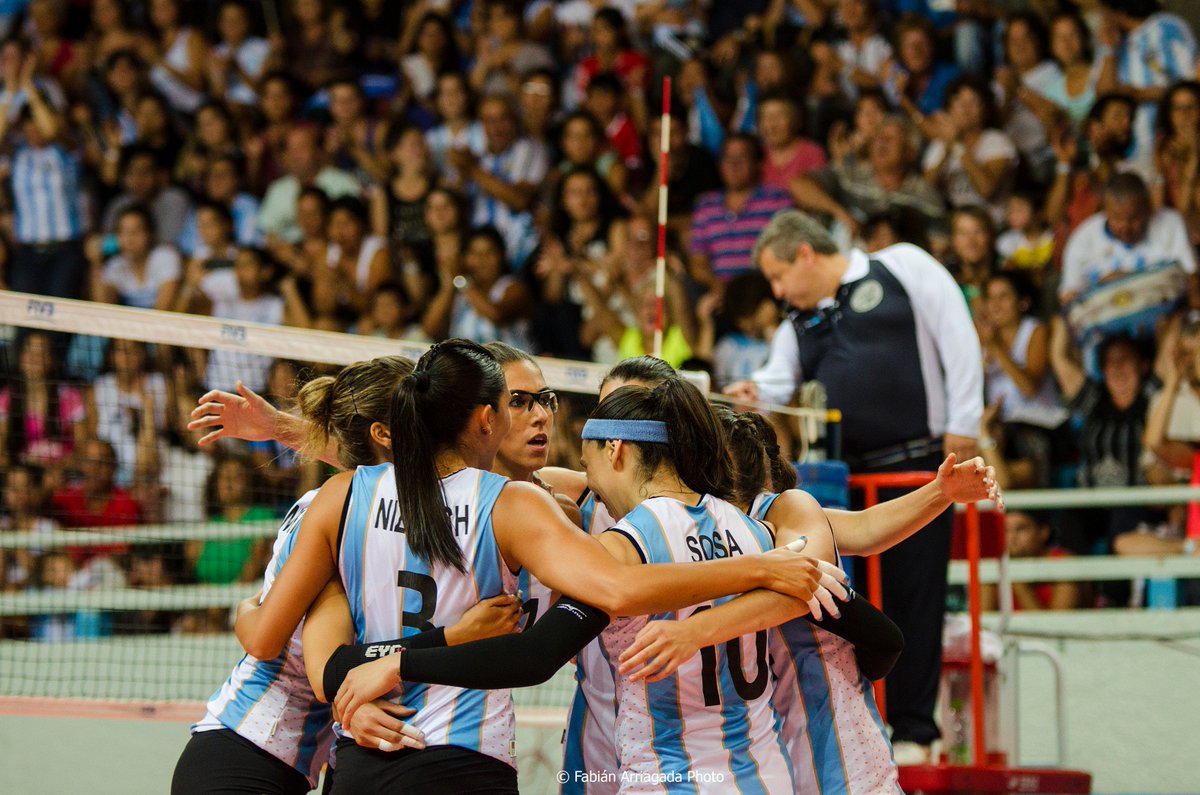 LasPanterasARG's tweet photo. ¡ARGENTINA OLíMPICA POR PRIMERA VEZ EN LA HISTORIA! 3-0 A PERÚ (25-20, 25-20, 25-14) #RoadToRio #VamosArgentina https://t.co/Qb7vAGzOy2