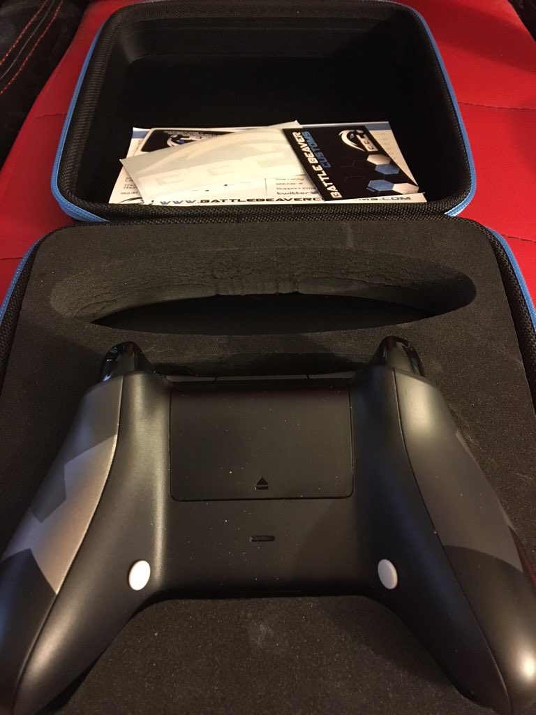 PHiZZURP's tweet image. GIVEAWAY- Retweet to enter in this battlebeaver Xbox one controller giveaway. I will be picking a random retweeter.