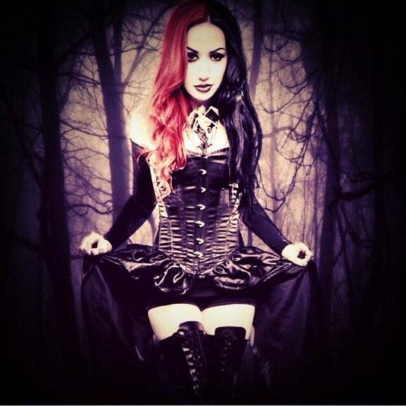 #SeductiveSunday to <a href="/VileRemedy/">Jenna Trulove</a> 💋