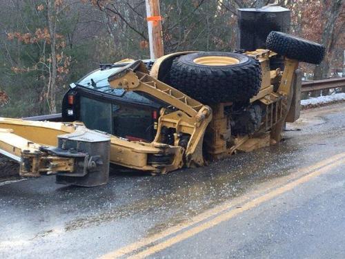 thecheckrr's tweet image. Sinkhole Swallows Boston Backhoe #construction #safety hubs.ly/H01Pmss0 by @constructioneqt