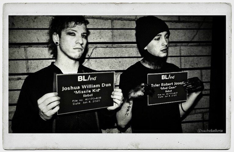 bandsascake's tweet photo. Blurryface era twenty one pilots https://t.co/rfsxDrumsc