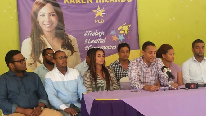 ElDia_do's tweet photo. Dirigentes del municipio SDE respaldan a Karen Ricardo como candidata a la Alcaldía https://t.co/TSF2encguX https://t.co/4elixbs5oh