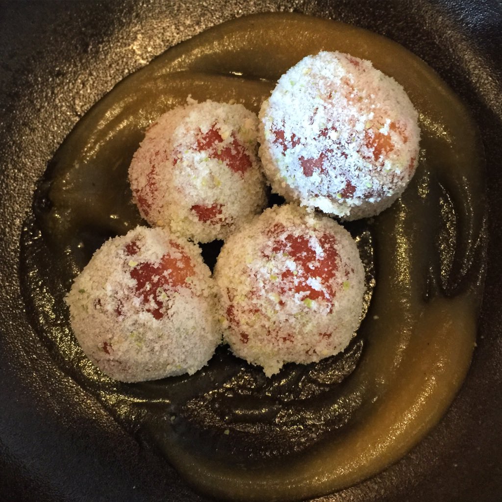 jennoblekelly's tweet photo. Oh @grgettles, these #Doughnuts! #appledoughnuts #applebutter #pulverizedapple @piedmontrestaurant #brunchinit https://t.co/8UJVSbmFEy